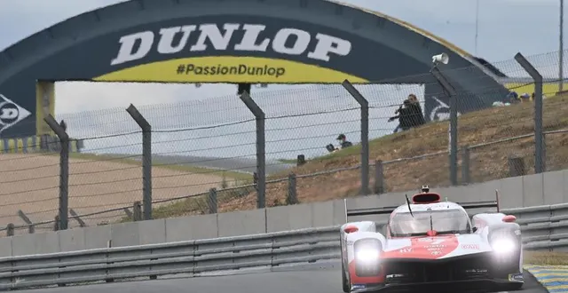photo  la passerelle dunlop fête cette année ses 99 ans sur le circuit du mans.  &copy;  archives franck dubray/ouest-france 