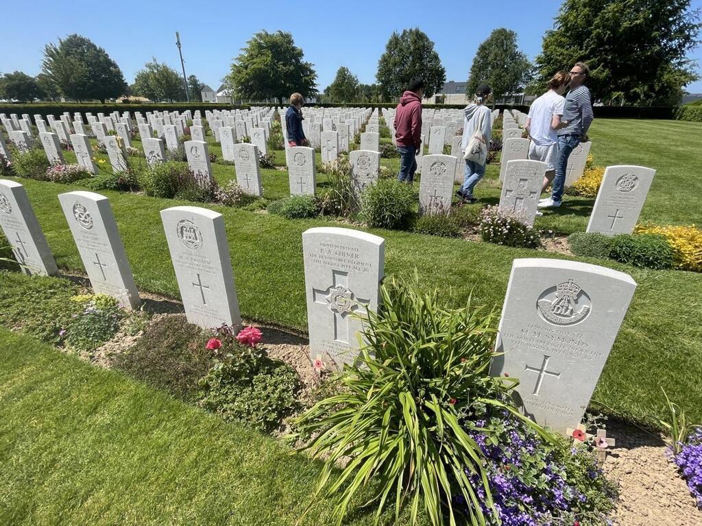 79e DDay. Au cimetière militaire de Bayeux, ces stèles qui ne peuvent