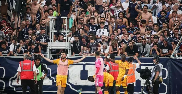 photo  le joueur de rodez lucas buades a été agressé par un supporter des girondins de bordeaux lors de la 38e journée de ligue 2.  &copy;  photo : thibaud moritz/afp 