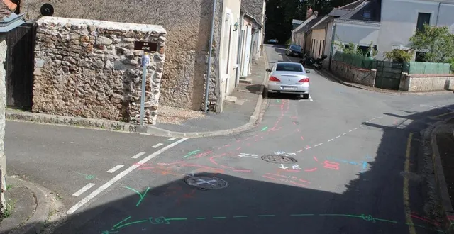 photo  les travaux dans le vieux bourg de bazouges-cré commenceront le 3 juillet.  &copy;  archives le maine libre 