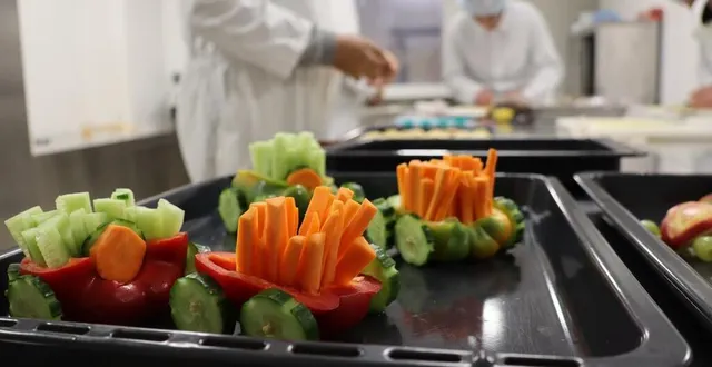 photo  ce mardi 6 juin 2023, une poignée de détenus de la maison d’arrêt le mans – les croisettes a participé à un atelier de cuisine sur le thème des 24 heures du mans.  &copy;  ouest-france 