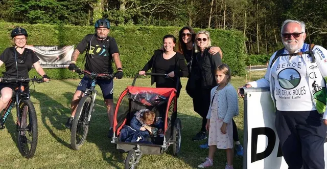 photo  les participants sont venus en famille, prendre un bon bol de forêt à pied ou pour les plus nombreux, en vtt.  &copy;  le maine libre 