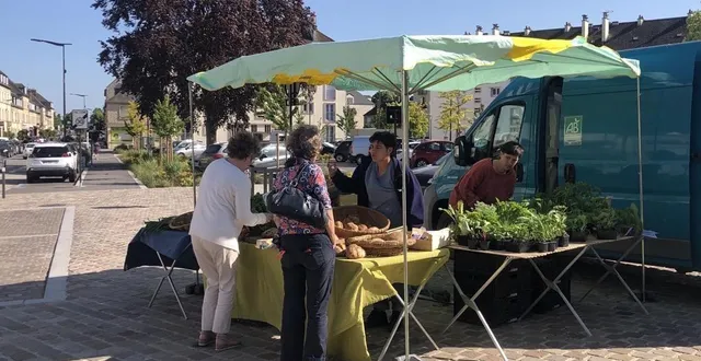 photo  les productrices de fruits et légumes bio de la ferme de mara ont tenu leur étal tous les vendredis place du général-leclerc. elles seront de retour pour le marché d’été, à partir du 9 juin.  &copy;  ouest-france 