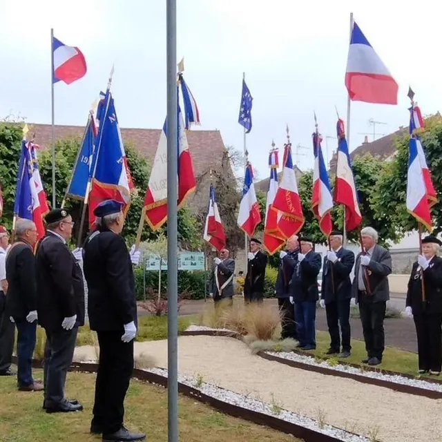 photo hommage aux victimes civiles du 6 juin 1944, en 2023 à écouché.  ©  dr