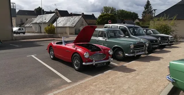 photo  les membres du club rétro décalé exposeront une vingtaine de véhicules anciens de 17 h à 19 h, place de la mairie, vendredi.  &copy;  club rétro décalé 