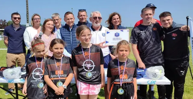 photo  à la surprise générale, le club a reçu, le même jour, le label jeunes féminines 2023-2025  &copy;  ml 