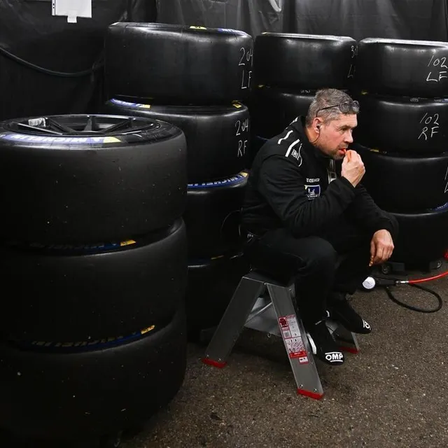 photo course automobile championnat de monde d’endurance wec le centenaire des 24 heures du mans essais repos mécanicien    (photo franck dubray)  ©  franck dubray / ouest france