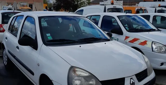photo  des voitures, des tracteurs et des poids lourds seront mis aux enchères.  &copy;  cd sarthe 