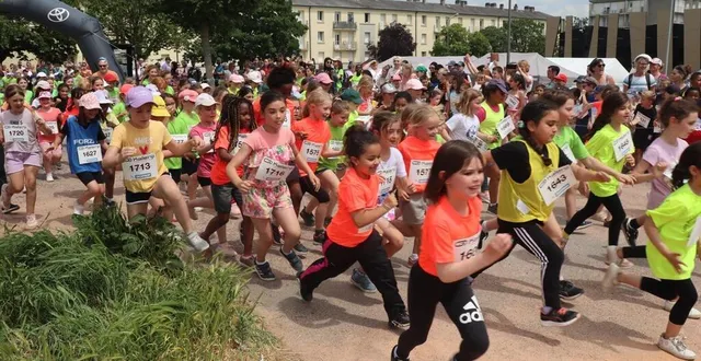 photo  devant le hall des expositions, les départs étaient rapides à tel point que l’animateur a demandé aux enfants de ralentir pour éviter les chutes.  &copy;  ouest-france 