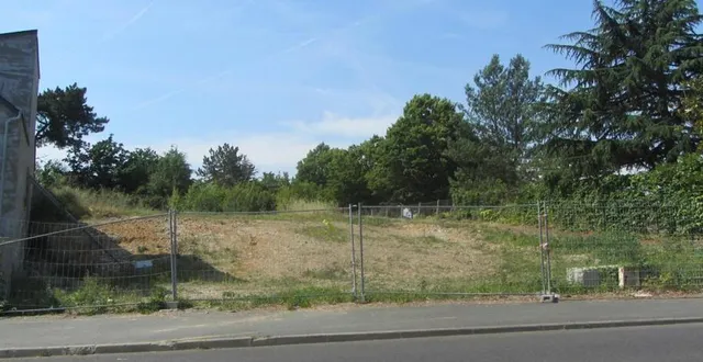 photo  le terrain situé au 41, route de brissac où sera construite la chambre funéraire de la confluence.  &copy;  ouest-france 