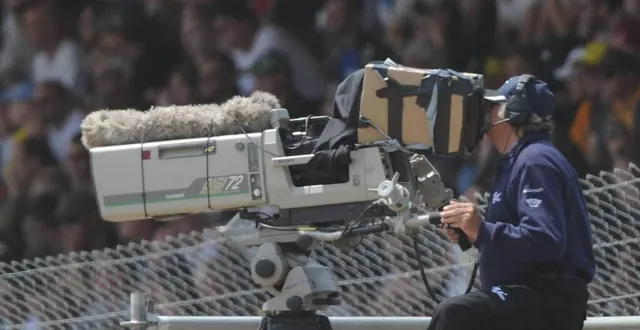photo  pour ceux qui n’ont pas la chance d’être sur le circuit, l’édition du centenaire des 24 heures du mans est retransmise en direct à la télévision.  &copy;  photo archives le maine libre 