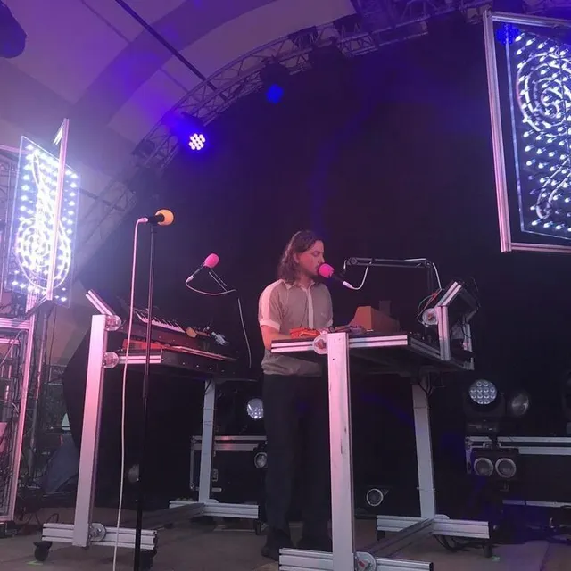 photo une atmosphère psychédélique et mystérieuse pour le concert de flavien berger.  ©  ouest-france