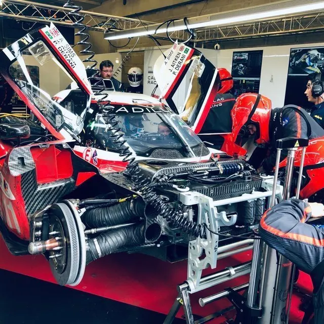 photo les mécaniciens chez cadillac ont vite été mis à contribution.  ©  photo : marc ollivier/ouest-france