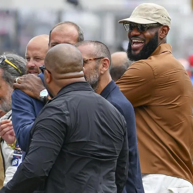 photo « c’est historique d’être là », a confié le basketteur après le départ.  ©  photo le maine libre yvon louec