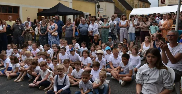 photo  un public fourni a suivi le tour de chants des écoliers.  &copy;  le maine libre 