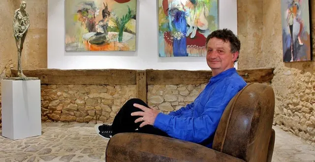 photo  éric dos santos a aménagé la galerie the artistic red dot dans une ancienne écurie de la campagne sarthoise, à parcé-sur-sarthe.  &copy;  ouest-france 