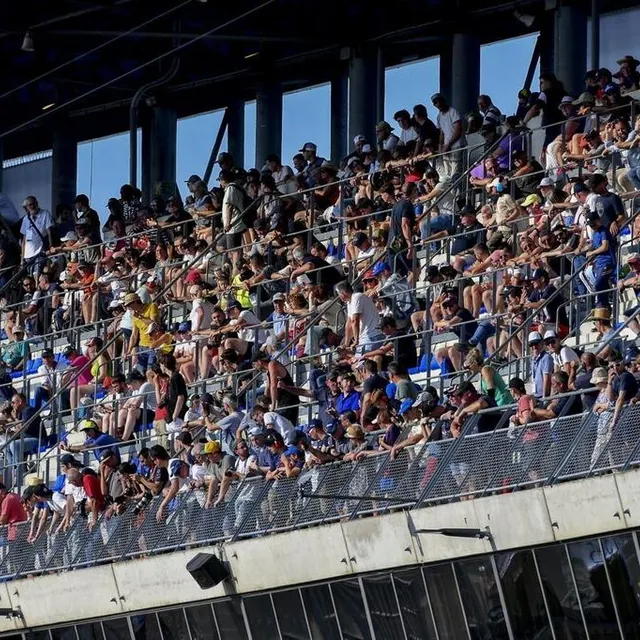 photo les tribunes ont fait le plein tout le week-end  ©  photo le maine libre yvon loue