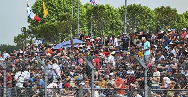 photo  des centaines de milliers de personnes vont quitter le circuit des 24 heures du mans à partir de 16 heures.  &copy;  le maine libre – denis lambert 