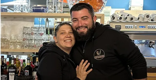 photo  charline rottier et maxime pichon, les gérants, derrière le bar de la brasserie o’resto du golf.  &copy;  ouest-france 