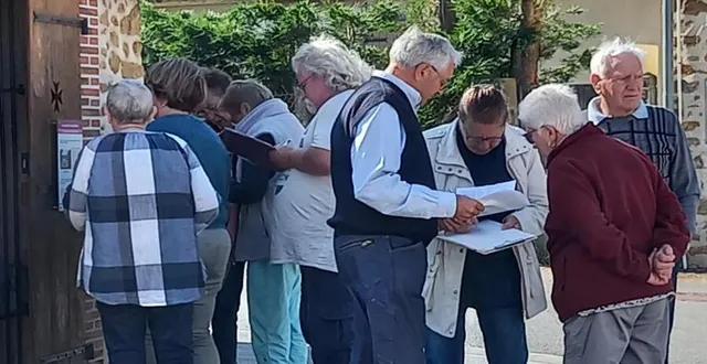 photo  les équipes en pleine recherche d’indices.  &copy;  le maine libre 