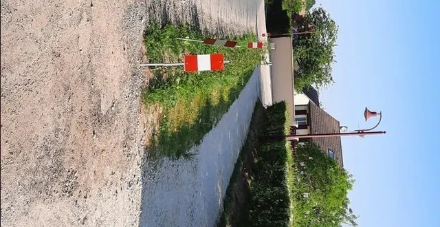 photo  un chemin piétonnier vient d’être créé afin de réduire la vitesse dans le bourg.  &copy;  ouest-france 