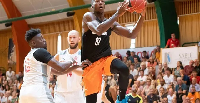 photo  lors de la précédente édition, en 2022, le mans sb (en noir) avait échoué en finale contre cholet basket (en blanc).  &copy;  dominique breugnot / archives 