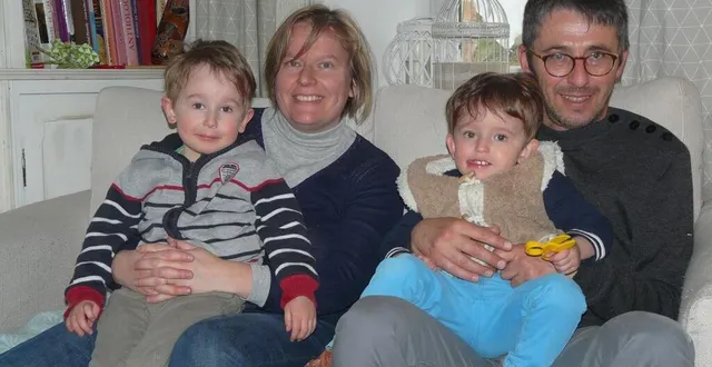 photo  toute la petite famille : augustin, dominique et léandre qui entourent frédéric dans son projet.   &copy;  archives le maine libre 