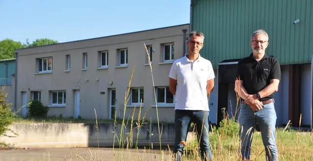 photo  manuel chevreul (à droite) et cédric corbeau se sont associés pour créer à la flèche la première malterie artisanale en pays de la loire.  &copy;  le maine libre 