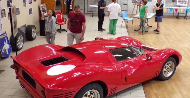 photo  cette ferrari a fait l’admiration du public.  &copy;  le maine libre 