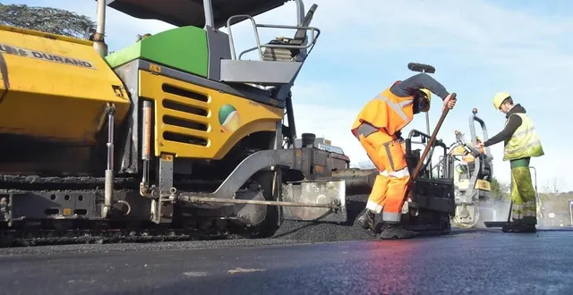 photo  route de laval, un nouvel enrobé sera posé entre le 20 et 29 juin route de laval, entre chaufour-notre-dame et coulans-sur-gée.  &copy;  le courrier de l’ouest 
