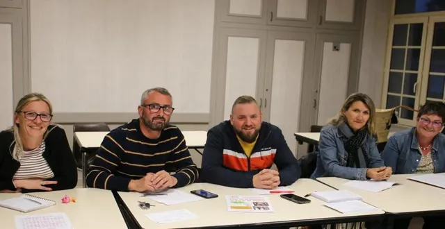 photo  fanny gisselère, présidente (à gauche), et les membres du bureau.  &copy;  ouest-france 