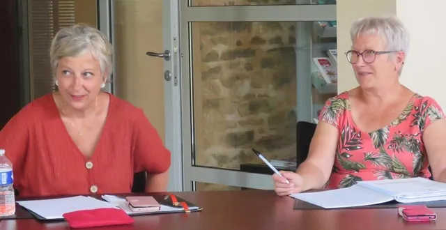 photo  catherine blanchet (à gauche), adjointe et jacqueline brebion, conseillère déléguée, présentes à la réunion de conseil municipal du mardi 6 juin.  &copy;  le maine libre 