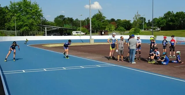 photo  les patineuses et patineurs des jsc roller de coulaines (sarthe) s’entraînent sur la piste rénovée pour le championnat de france qui s’y tiendra à la fin du mois.  &copy;  ouest-france 