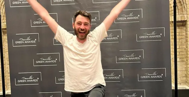 photo  érik fretel a reçu le prix spécial tv5 monde au festival deauville green awards pour son film « les gardiens du climat ».  &copy;  dr 