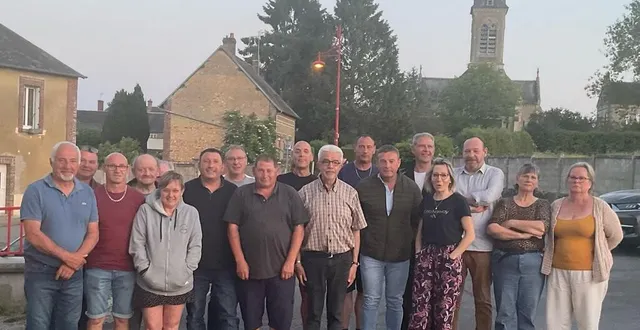 photo  une solide équipe au comité des fêtes valburgeois.  &copy;  ouest-france 