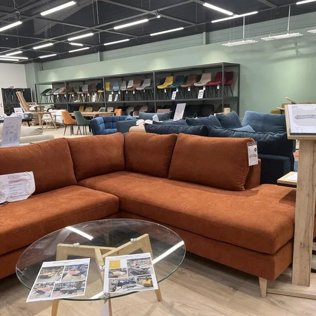 photo fabrique de styles met en vente des canapés sur-mesure.  ©  ouest-france