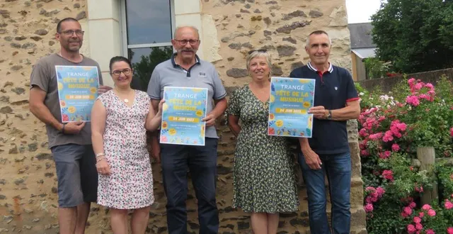 photo  (de g. à dr.) hubert toreau, nathalie duluard, conseillers délégués,jacky marchand, maire de trangé, catherine blanchet et pascal jouanny, adjoints annoncent la fête de la musique à trangé samedi 24 juin.  &copy;  le maine libre 