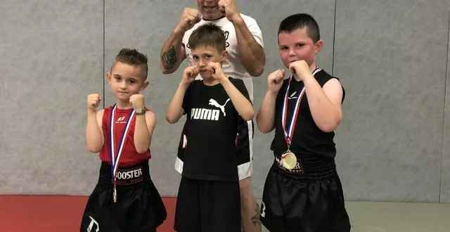 photo  diego carpentier, svetlan gilet, nolan coudray (de gauche à droite) et leur entraîneur jean-luc fourret sont ravis de cette fin de saison.  &copy;  le maine libre 