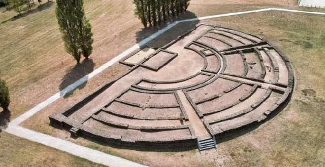 photo  à aubigné-racan, le théâtre antique.  &copy;  archives ouest-france 