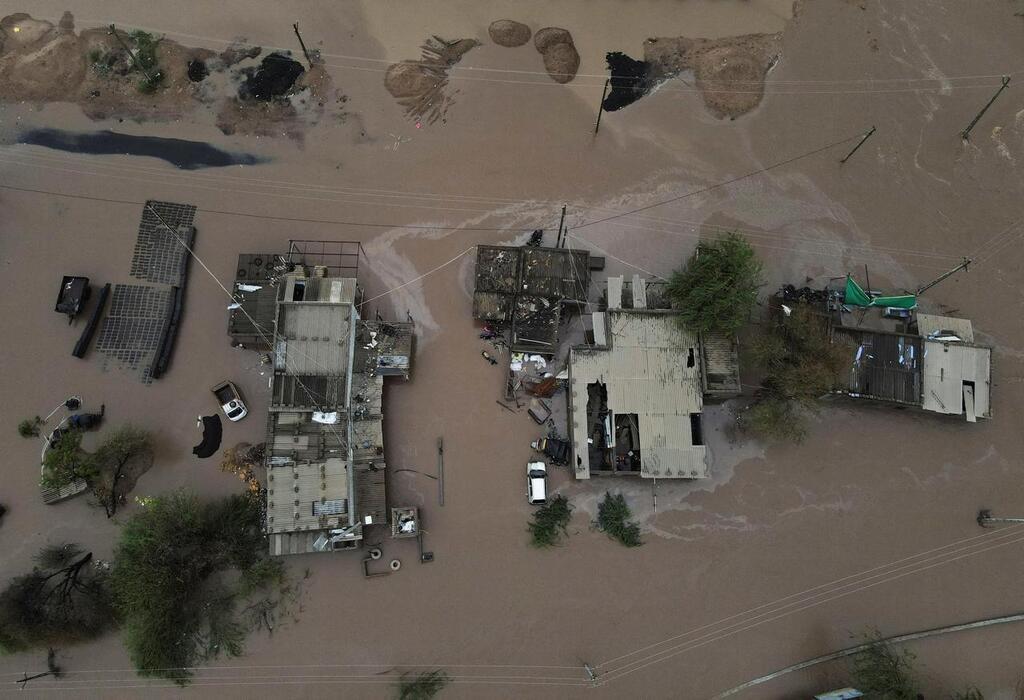 En Images Cyclone Biparjoy En Inde Deux Morts Bless S Et Des