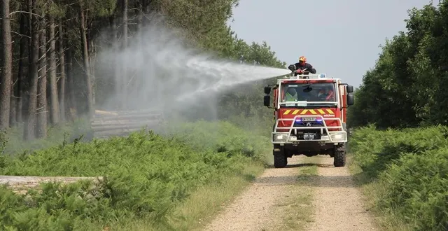 photo  une démonstration du nouveau camion-citerne feux de forêt super a été faite devant des élus et pompiers de la sarthe jeudi 15 juin 2023.  &copy;  ouest-france 