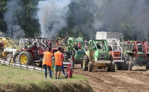 photo  dimanche, les monstres vont vrombir pour la 34e édition du tracto cross de laigné-en-belin.  &copy;  archives le maine libre 