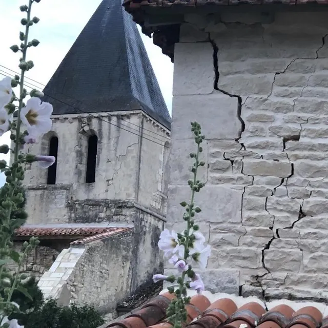 photo les maisons du village de la laigne en charente-maritime ont particulièrement souffert du séisme du vendredi 16 juin.  ©  photo co – marie delage