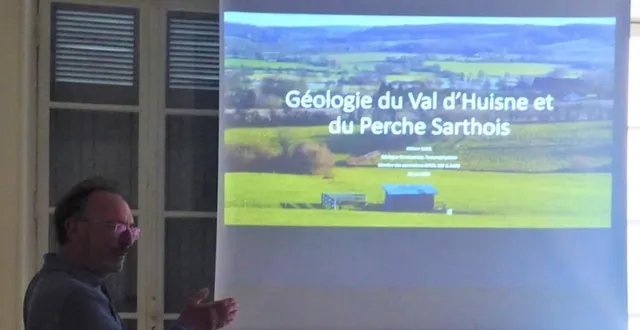 photo  william sassi explique les paysages en fonction de la géologie.  &copy;  le maine libre 