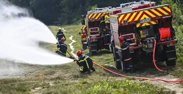 photo  jeudi 15 juin 2023. une journée prévention incendies de forêt et démonstrations par le sdis était organisée en forêt de bercé, au lieu-dit le rond des forges.  &copy;  le maine libre – denis lambert 