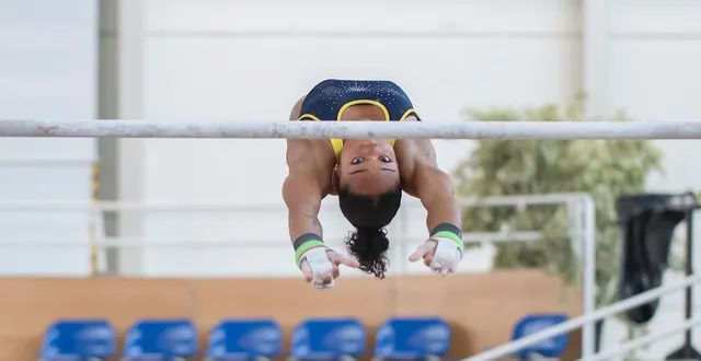 photo  à saint-brieuc, mélanie de jesus dos santos s’est engagée sur la poutre et les barres asymétriques.  &copy;  michel le photographe / ffgym 