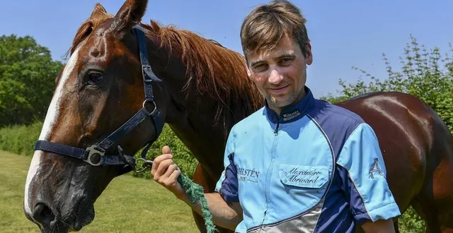 photo  de grands yeux bleus qui rêvent de grand prix d’amérique.  &copy;  le maine libre – yvon loué 