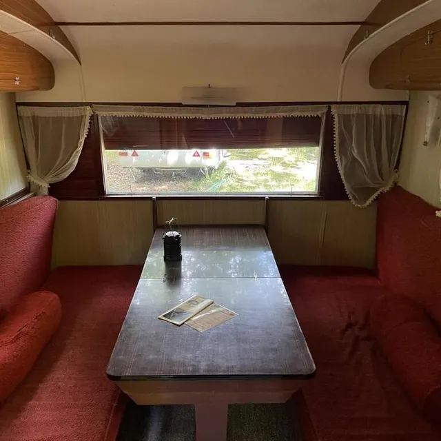 photo les sept caravanes de collection du camping la bulle du temps à perrou (orne), sont d’origine.  ©  ouest-france