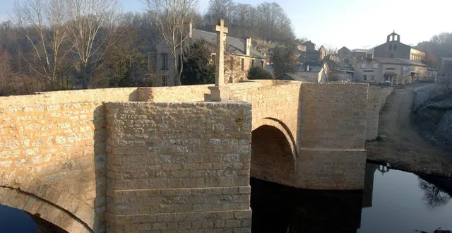 photo  le pont de saint-généroux.  &copy;  archives co - fabien gouault 