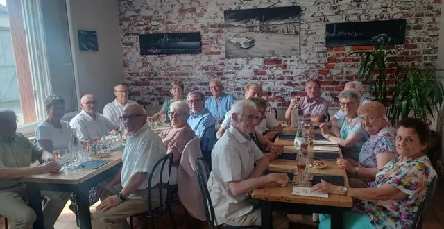 photo  les anciens de l’école de courdemanche à nouveau réunis  &copy;  le maine libre 